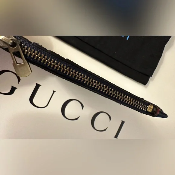 GUCCI Rare Gucci Ghost Coin Card Holder with Gucci Dustbag - Picture 4 of 7